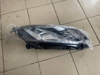 фара правая Kia Rio 3 поколение (2011 - 2015), 921024X500