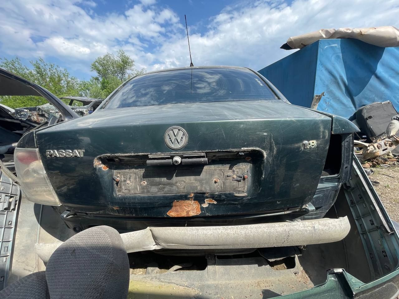 крышка багажника (дверь 3-5) Volkswagen Passat B5 (1996 - 2001), 1.8 л., бензин, МКПП, универсал - фото №1