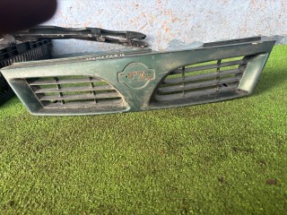 решетка радиатора Nissan Almera N15 [рестайлинг] N15 1999, 1.4 л., GA14DE, бензин, МКПП, хетчбэк 5 дв.