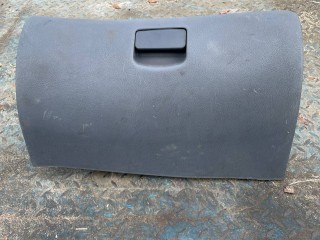 бардачок Hyundai Accent 2 поколение (LC) 2011, 1.5 л., бензин, МКПП, седан