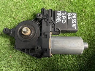 моторчик стеклоподъемника задний правый Volkswagen Passat B5 1997, 1.8 л., ADR, бензин, МКПП, седан, 0130821696, 9776101438202