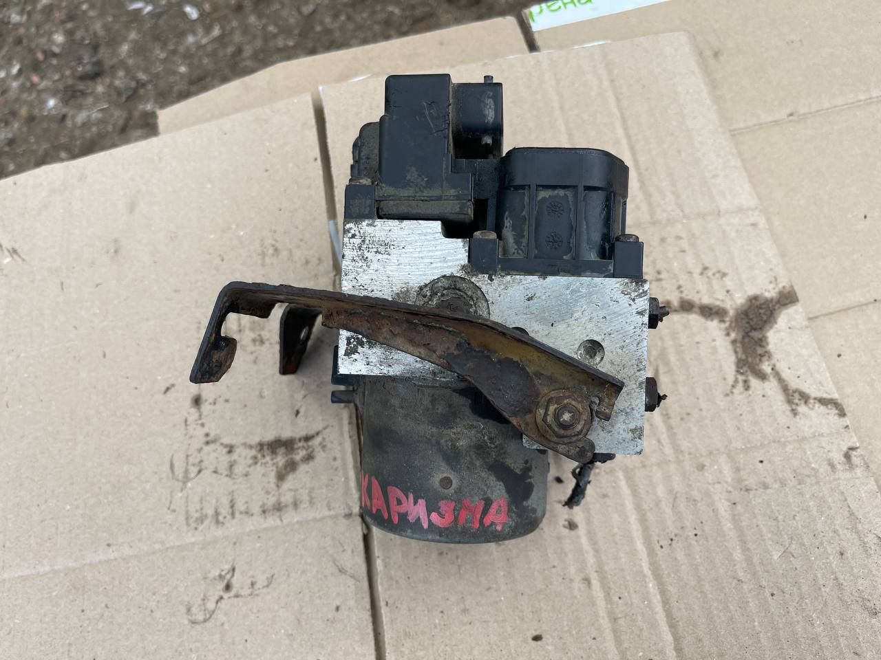 блок ABS Mitsubishi Carisma 1 поколение 1997, 1.6 л., бензин, 5МКПП, хетчбэк 5 дв., 0273004225, 0265216464 - фото №1