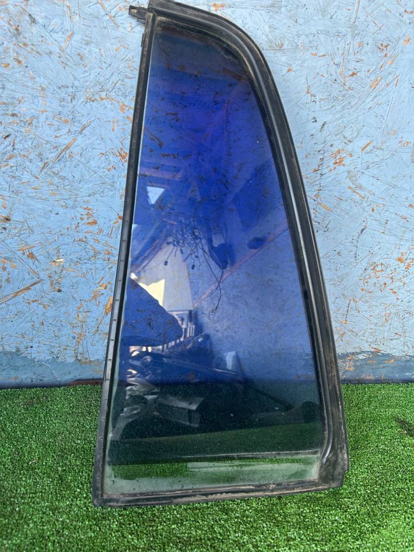 форточка задняя правая Kia Sportage 1 поколение 2004, 2.0 л., FE (16V), бензин, МКПП, внедорожник 5 дв. - фото №1