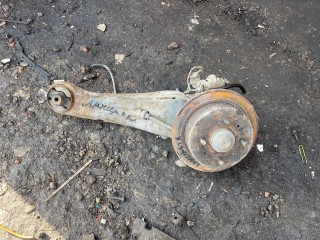 кулак задний левый Mitsubishi Lancer 9 поколение (2003 - 2010)