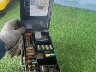 блок предохранителей Ford Focus 1 поколение (1998 - 2001), 2M5T14A076AB