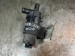 насос антифриза дополнительный Mercedes-Benz E-Класс W210/S210 [рестайлинг] 1999, 2.4 л., M 112.911, бензин, АКПП, седан
