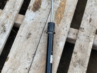 амортизатор задний Hyundai Solaris 1 поколение [рестайлинг] RB 2016, 1.6 л., G4FC, бензин, АКПП, хетчбэк 5 дв.