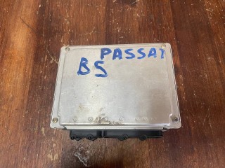 блок управления двигателем Volkswagen Passat B5 (1996 - 2001), 1.8 л., бензин, МКПП, универсал, 0261204258, 8D0907557P