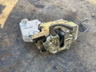 замок двери передней правой Nissan Primera P11 1997, 1.6 л., GA16i, бензин, МКПП, седан