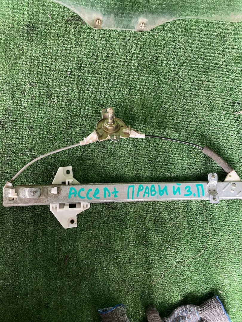 стеклоподъемник задний правый Hyundai Accent 2 поколение (LC) 2011, 1.5 л., бензин, МКПП, седан - фото №1