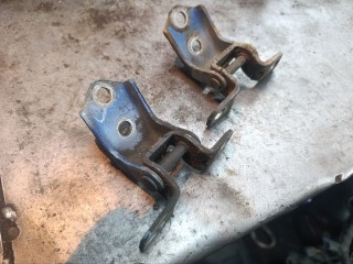 петля двери Mazda 6 1 поколение [рестайлинг] (2005 - 2008), 2.0 л., бензин, МКПП, седан