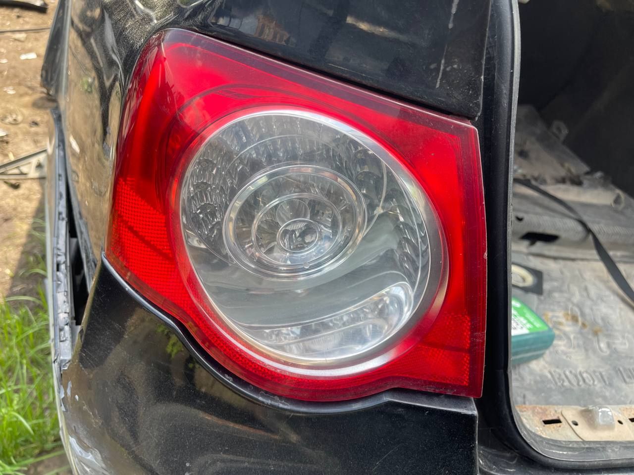 фонарь задний левый Volkswagen Passat B6 2008, 1.8 л., BZB, бензин, МКПП, черный, седан, передний привод - фото №1