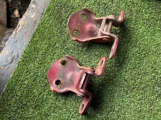 петля двери Mazda Premacy 1 поколение [рестайлинг] (2001 - 2005)