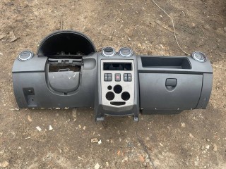 панель передняя салона (торпедо) Renault Logan 1 поколение (2004 - 2009)