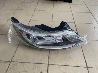 фара правая Kia Rio 3 поколение (2011 - 2015), 921024X500
