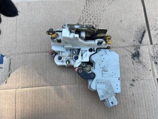 замок двери передней левой Nissan Primera P11 1997, 1.6 л., GA16i, бензин, МКПП, седан