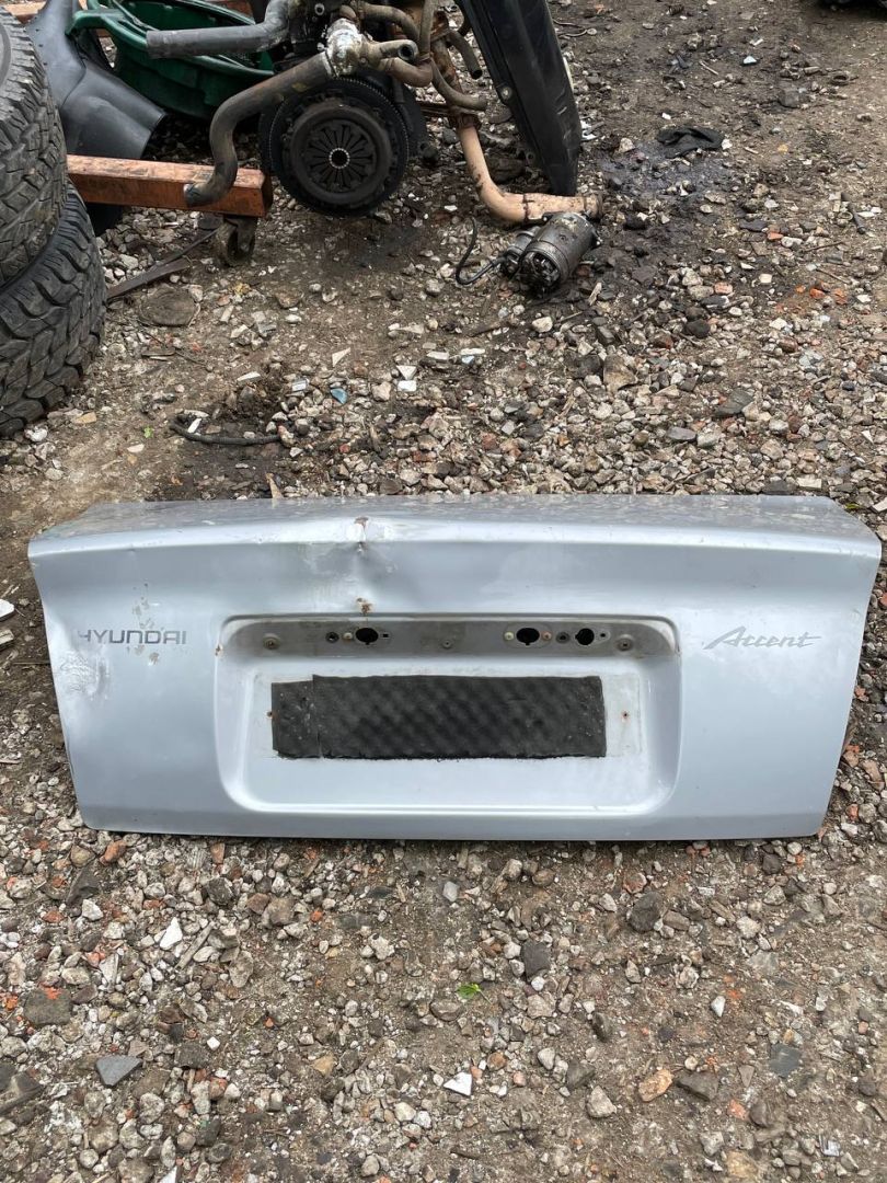 крышка багажника (дверь 3-5) Hyundai Accent 2 поколение (LC) 2011, 1.5 л., бензин, МКПП, седан - фото №1