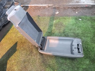 подлокотник Mazda 6 GG (2002 - 2005), 0.8 л., бензин, МКПП