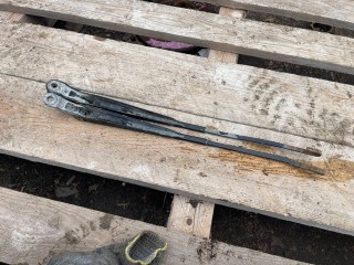 щеткодержатель (поводок стеклоочистителя, дворник) Renault Logan 1 поколение (2004 - 2009)