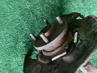 кулак поворотный правый Hyundai Accent 2 поколение (LC) 2011, 1.5 л., бензин, МКПП, седан