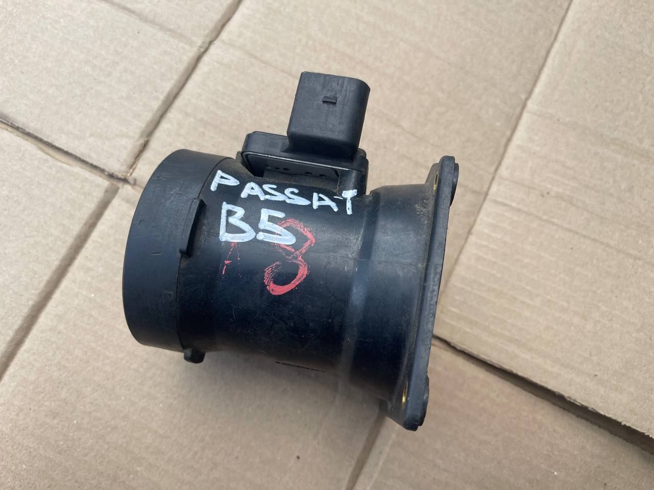 расходомер воздуха Volkswagen Passat B5 (1996 - 2001), 1.8 л., бензин, МКПП, универсал, 078133471E - фото №1