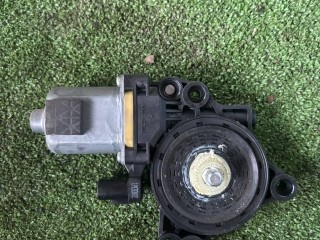 моторчик стеклоподъемника задний правый Hyundai i30 GD (2012 - 2015)