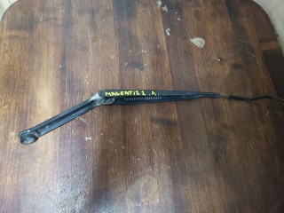 щеткодержатель (поводок стеклоочистителя, дворник) Kia Magentis 1 поколение [рестайлинг] 2005, 2.0 л., G4JP, бензин, АКПП, седан