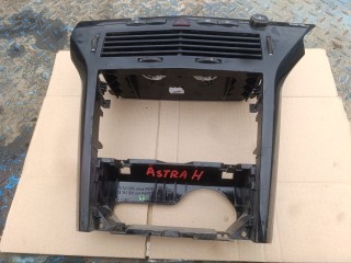 консоль салона Opel Astra H (2004 - 2007), 1.8 л., Z 18 XER, бензин, МКПП
