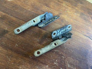 петля капота Renault Logan 1 поколение (2004 - 2009)