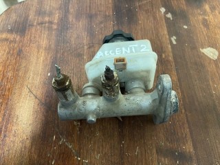 цилиндр тормозной главный Hyundai Accent 2 поколение (LC) 2011, 2.0 л., G4EC, бензин, МКПП, седан