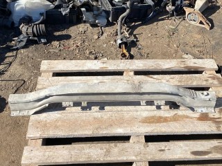 усилитель бампера переднего Ford Focus 1 поколение (1998 - 2001)