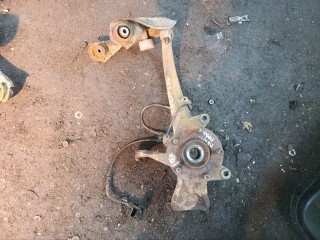 кулак поворотный правый Mazda 6 1 поколение [рестайлинг] (2005 - 2008), 2.0 л., бензин, МКПП, седан