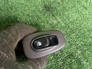 кнопка стеклоподъемника двери задней правой Hyundai Accent 2 поколение (LC) 2011, 1.5 л., бензин, МКПП, седан