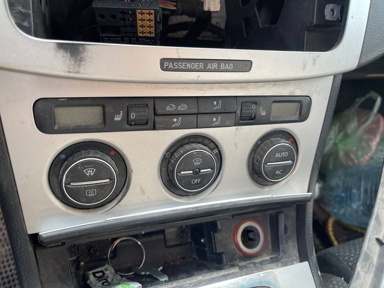 блок управления печки / климат-контроля Volkswagen Passat B6 2008, 1.8 л., BZB, бензин, МКПП, черный, седан, передний привод - фото №1