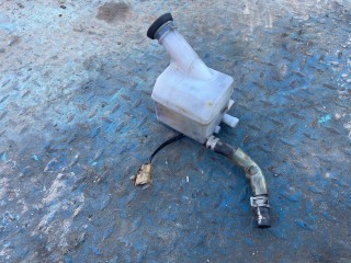 бачок тормозной жидкости Toyota Hiace 4 поколение H100 KZH106W (1989 - 2004), 3.0 л., 1KZ-T, дизель, АКПП, микроавтобус, правый руль, 4722126120