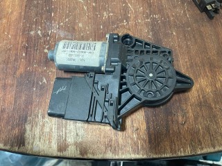 моторчик стеклоподъемника задний левый Volkswagen Passat B5 1997, 1.8 л., ADR, бензин, МКПП, седан, 119101100