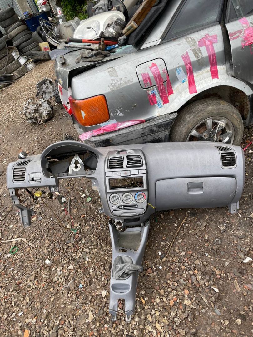 панель передняя салона (торпедо) Hyundai Accent 2 поколение (LC) 2011, 1.5 л., бензин, МКПП, седан - фото №1