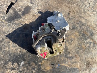 замок двери задней левой Nissan Primera P11 1997, 1.6 л., GA16i, бензин, МКПП, седан