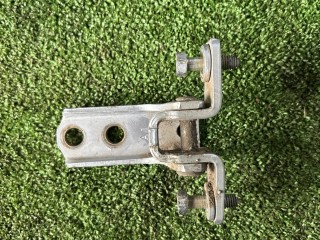 петля двери Mitsubishi Lancer 9 поколение (2003 - 2010)