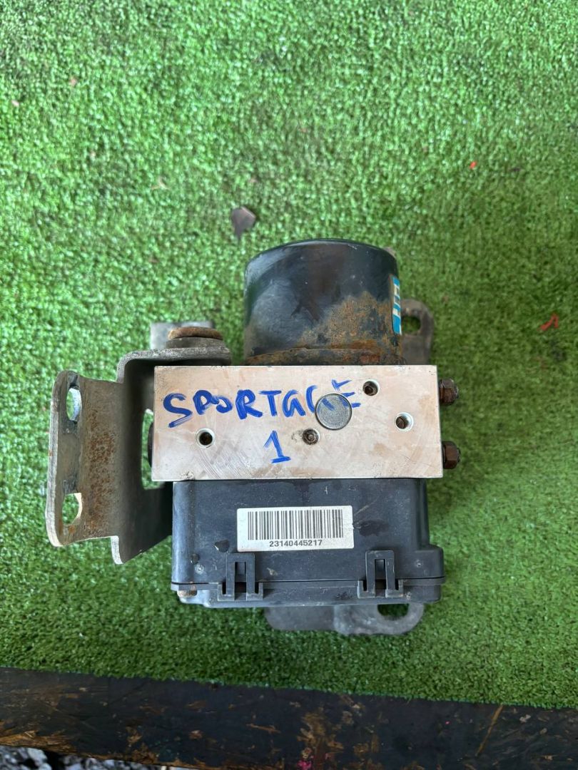 блок ABS Kia Sportage 1 поколение (1993 - 2006), 2.0 л., RF, дизель, АКПП, 0K08E437AE - фото №1