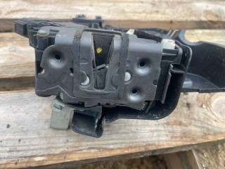 замок двери задней правой Ford Focus 2 поколение 2007, 1.6 л., HWDB, бензин, МКПП, седан