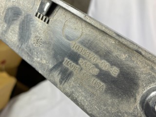 кронштейн (крепление) Tesla Model X 1 поколение 2020, 1046925-00-E, 1035370-00-E