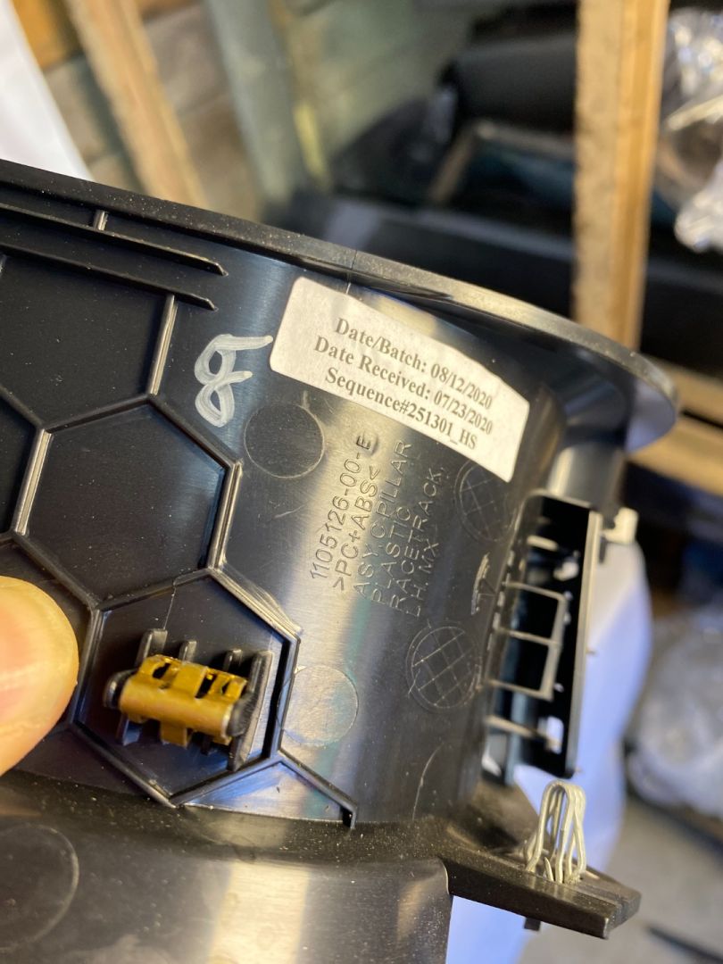 молдинг двери задней левой Tesla Model X 1 поколение 2020, 1105126-00-E - фото №1