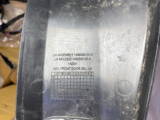 накладка на порог внутренняя Tesla Model X 1 поколение 2020, 1035985-00-G, 1496499-00-A, 1496500-00-A