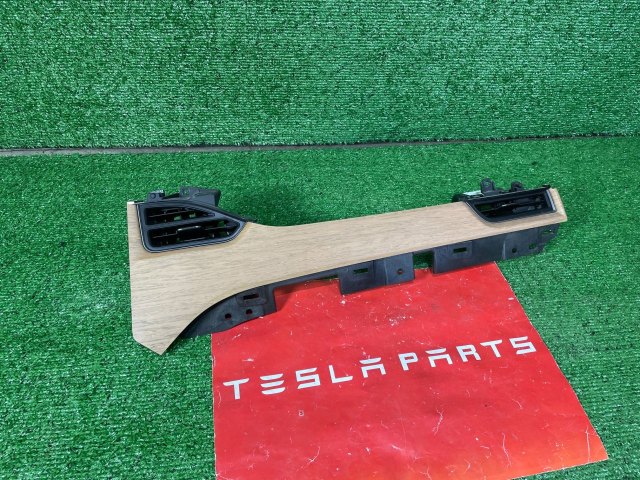 Декоративная накладка центральной консоли Tesla Model X 1 поколение 2019, 1042774-13-D - фото №1