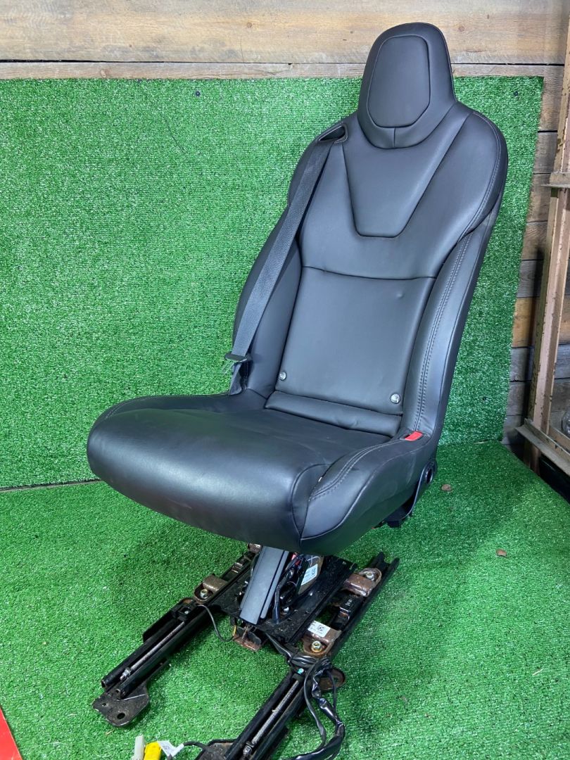 салон (комплект сидений) Tesla Model X 1 поколение 2018, 2086084-01-B, 3123720-02-A - фото №1