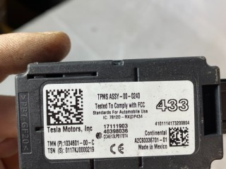 блок контроля давления в шинах Tesla Model X 1 поколение 2020, 1034601-00-C