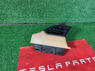 накладка на торпедо (консоль) Tesla Model X 1 поколение 2018, 1042772-13-C