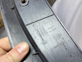 накладка двери (крышки) багажника Tesla Model X 1 поколение 2020, 1041594-00-D