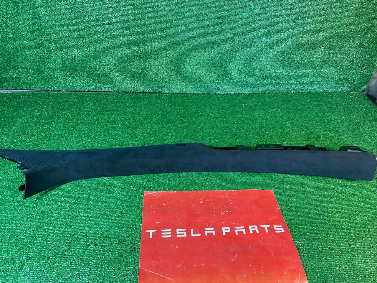 обшивка стойки Tesla Model X 1 поколение 2020, 1035945-00-A - фото №1
